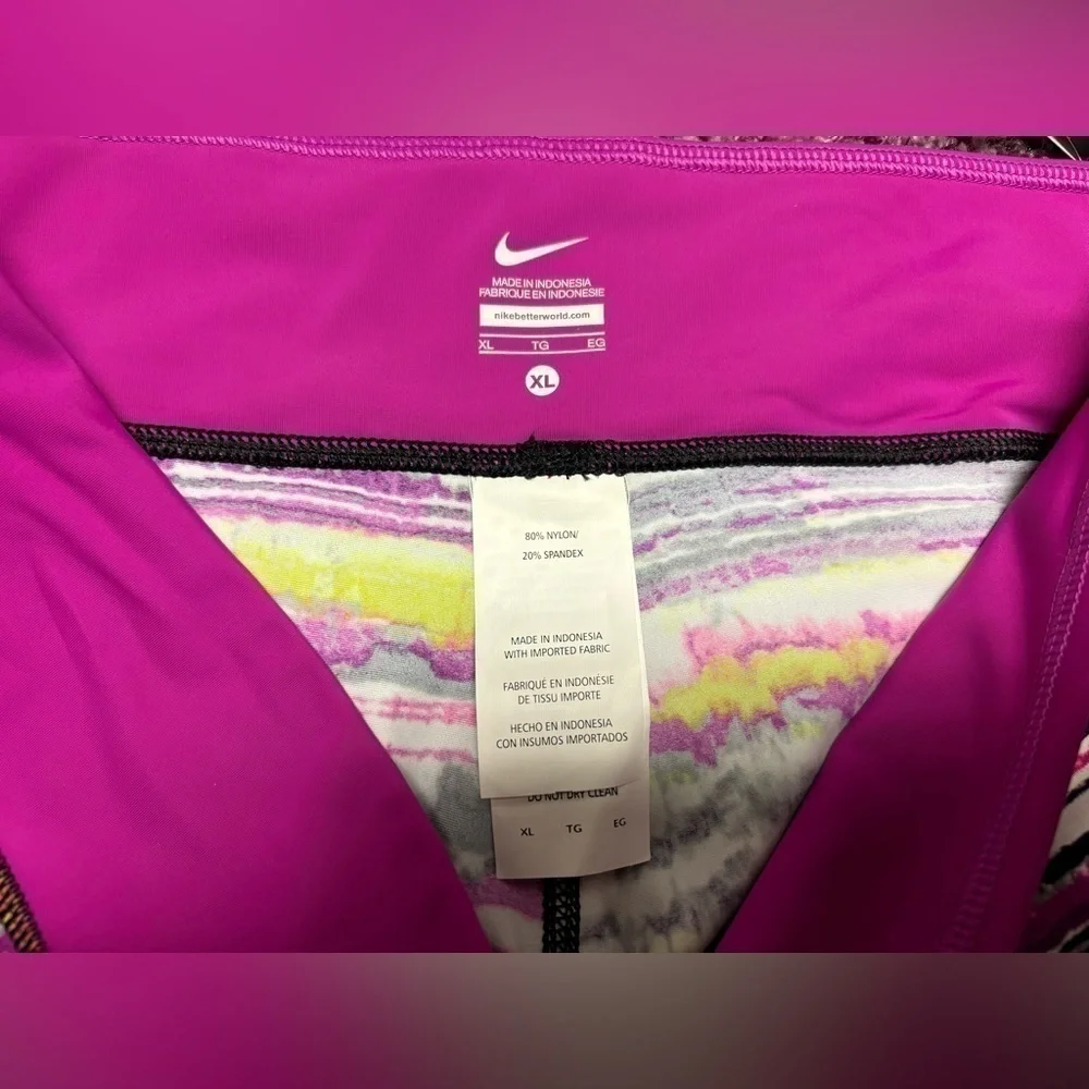 NWT Nike Dry-Fit Mid Rise Training Shorts Capris Womens Size X-Large‎